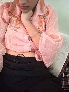 Snapshot of Neha_Tyagi chatting on November 3, 2025, 5:34 am Neha Tyagi online show from November 3, 2025, 5:34 am