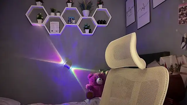 lelasohna online show from February 12, 2026, 10:04 am