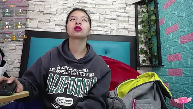 Snapshot of maily_can chatting on November 1, 2025, 12:43 pm maily can online show from November 1, 2025, 12:43 pm