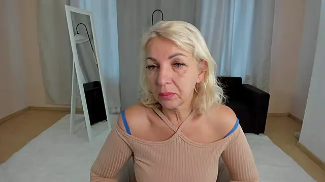 Snapshot of LiliaMoons chatting on October 15, 2025, 10:01 am LiliaMoons online show from October 15, 2025, 10:01 am