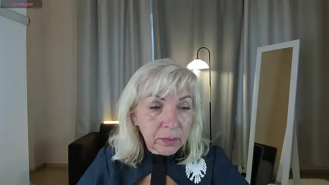 Snapshot of LiliaMoons chatting on September 25, 2025, 11:16 am LiliaMoons online show from September 25, 2025, 11:16 am