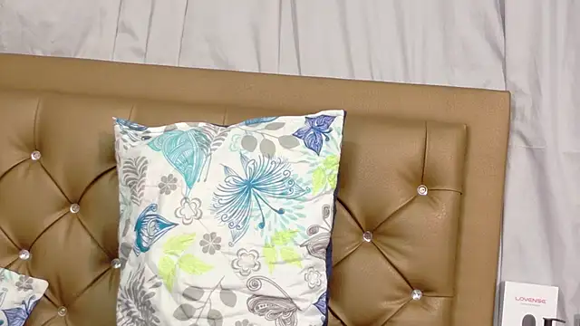 Snapshot of didoelizabeth chatting on October 18, 2025, 1:02 pm didoelizabeth online show from October 18, 2025, 1:02 pm