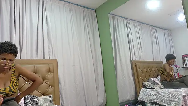 Snapshot of didoelizabeth chatting on October 24, 2025, 12:59 pm didoelizabeth online show from October 24, 2025, 12:59 pm