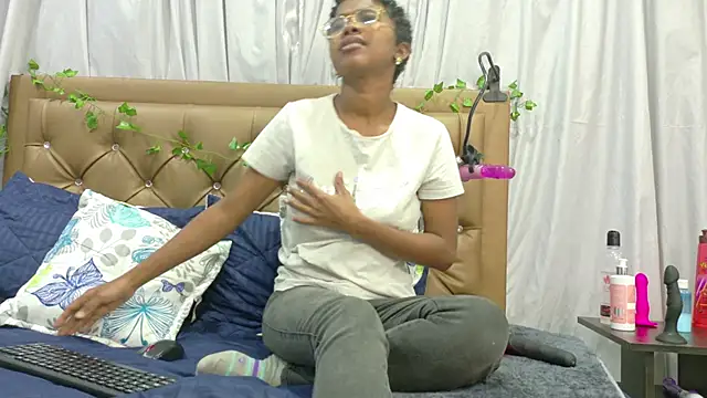 Snapshot of didoelizabeth chatting on September 24, 2025, 12:55 pm didoelizabeth online show from September 24, 2025, 12:55 pm