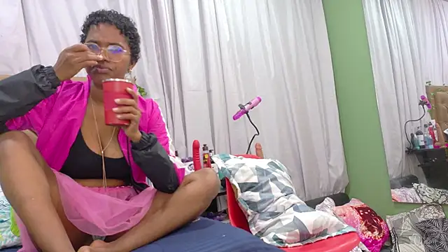 Snapshot of didoelizabeth chatting on October 14, 2025, 12:50 pm didoelizabeth online show from October 14, 2025, 12:50 pm