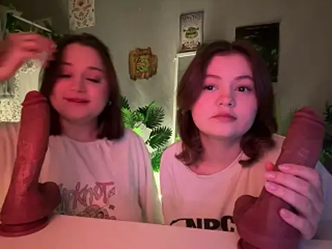 MoonIvy  online show from January 5, 2026, 6:55 pm