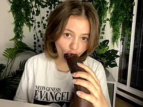 MoonIvy  online show from November 2, 2025, 5:18 pm