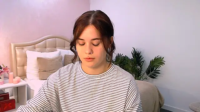 Snapshot of lil_angel_ chatting on November 28, 2025, 9:09 am lil angel online show from November 28, 2025, 9:09 am