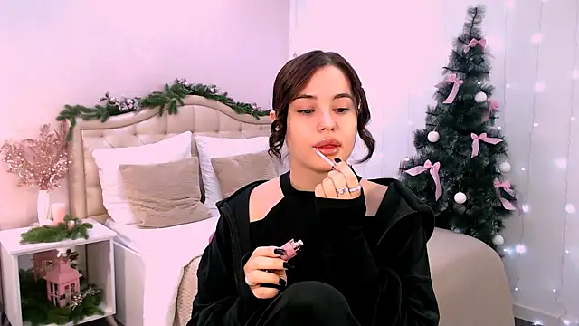 Snapshot of lil_angel_ chatting on December 21, 2025, 8:49 am lil angel online show from December 21, 2025, 8:49 am