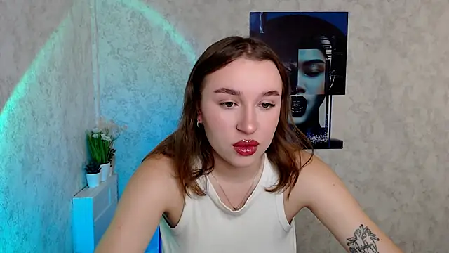 JuliaTopp  online show from October 29, 2025, 5:50 am