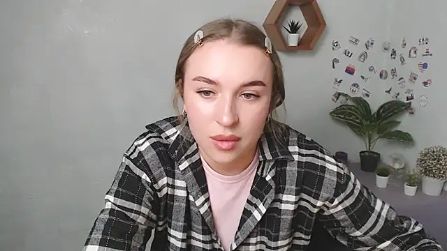 Snapshot of JuliaTopp_ chatting on September 26, 2025, 10:44 am JuliaTopp online show from September 26, 2025, 10:44 am