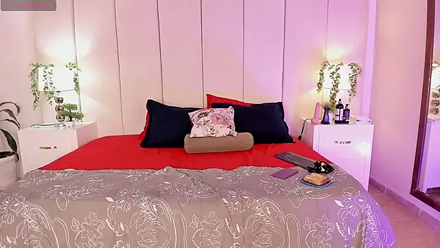 mia rousse25 online show from October 23, 2025, 1:32 pm