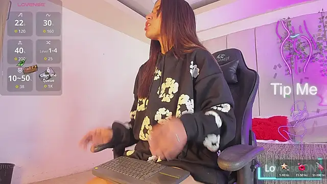 mia rousse25 online show from February 13, 2026, 4:40 pm