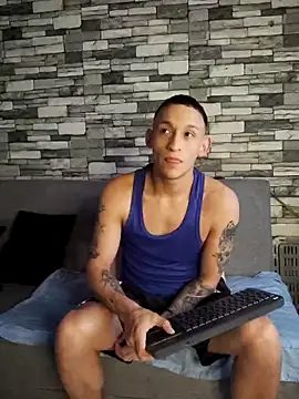 Snapshot of Masterblue_hot chatting on October 11, 2025, 7:15 pm Masterblue hot online show from October 11, 2025, 7:15 pm