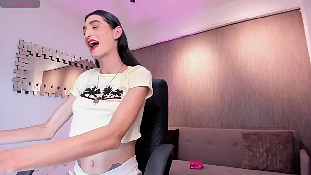 Snapshot of lily_cash1 chatting on October 31, 2025, 7:32 pm lily cash1 online show from October 31, 2025, 7:32 pm