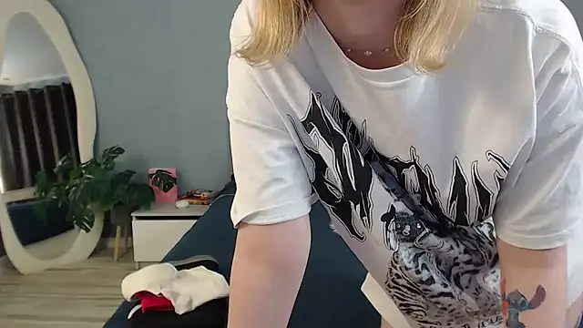 Natalee Love online show from April 6, 2026, 4:46 am