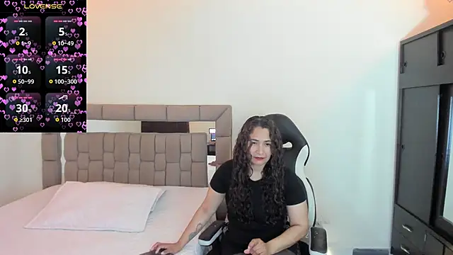 gabrielaponce11 online show from May 11, 2026, 1:23 pm