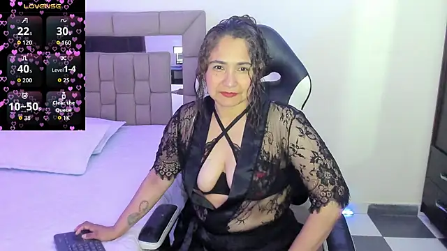 gabrielaponce11 online show from May 13, 2026, 11:45 pm