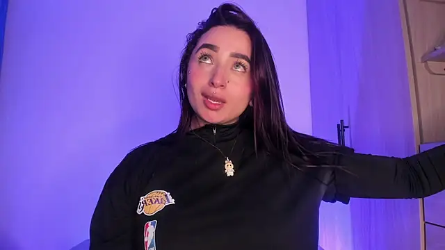 Snapshot of scarlett_Collinss chatting on November 19, 2025, 5:07 am scarlett Collinss online show from November 19, 2025, 5:07 am