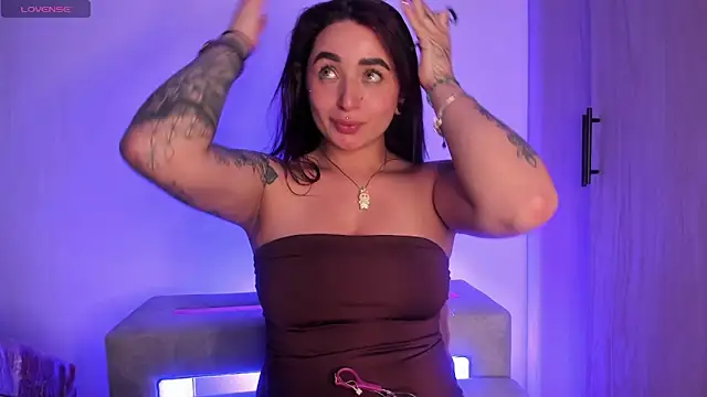 Snapshot of scarlett_Collinss chatting on November 18, 2025, 5:55 am scarlett Collinss online show from November 18, 2025, 5:55 am