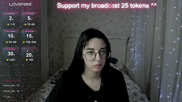 Snapshot of Leia_Moreno chatting on October 13, 2025, 8:43 pm Leia Moreno online show from October 13, 2025, 8:43 pm