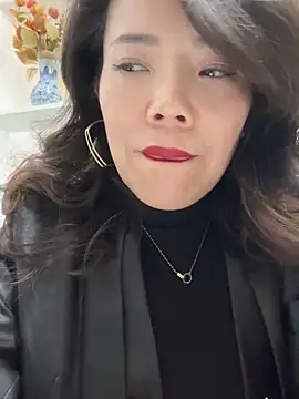 Snapshot of anna_yngs chatting on November 10, 2025, 7:35 am anna yngs online show from November 10, 2025, 7:35 am