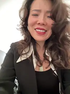 Snapshot of anna_yngs chatting on May 25, 2026, 6:45 am anna yngs online show from May 25, 2026, 6:45 am
