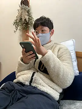 Snapshot of tom19899q chatting on November 23, 2025, 10:09 pm tom19899q online show from November 23, 2025, 10:09 pm