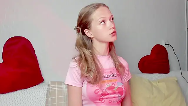 Kara smalltits online show from May 26, 2026, 10:35 am