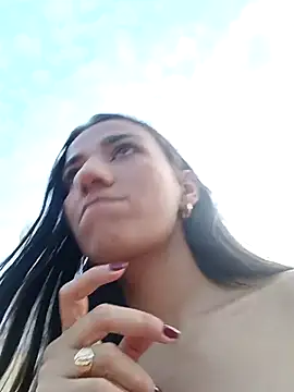 Snapshot of -juicy_ chatting on October 22, 2025, 10:19 pm -juicy  online show from October 22, 2025, 10:19 pm