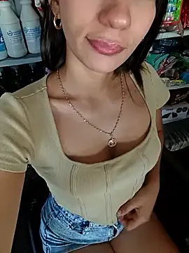 Snapshot of -juicy_ chatting on September 10, 2025, 2:27 pm -juicy  online show from September 10, 2025, 2:27 pm