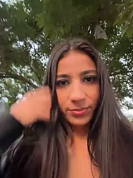 -juicy  online show from April 15, 2026, 11:05 pm