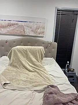 iamthepublickmasterbater online show from April 6, 2026, 3:24 pm