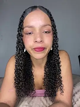 Snapshot of Yasmin777_ chatting on February 20, 2026, 11:50 pm Yasmin777 online show from February 20, 2026, 11:50 pm