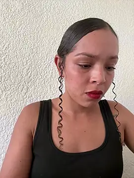 Snapshot of Yasmin777_ chatting on April 8, 2026, 8:32 pm Yasmin777 online show from April 8, 2026, 8:32 pm