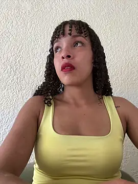 Snapshot of Yasmin777_ chatting on April 14, 2026, 8:58 pm Yasmin777 online show from April 14, 2026, 8:58 pm