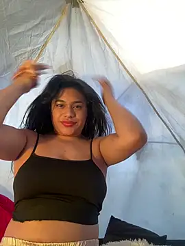 Snapshot of Issafoxx chatting on April 1, 2026, 12:50 pm Issafoxx online show from April 1, 2026, 12:50 pm