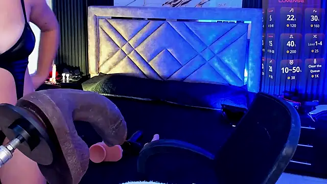 Issafoxx online show from October 27, 2025, 12:06 pm