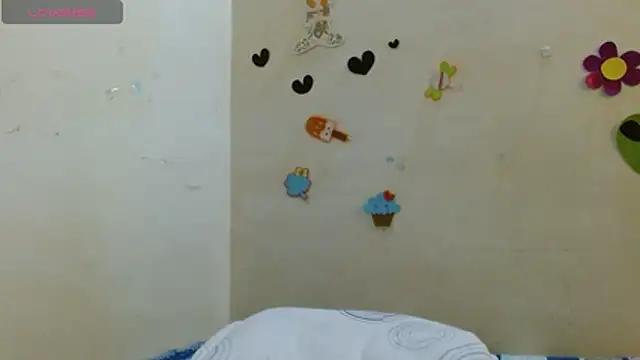 Akasha001 online show from December 5, 2025, 11:42 am