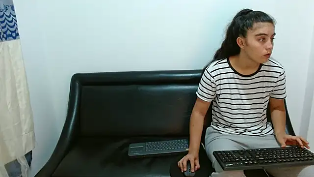 Cristalll 0925 online show from October 17, 2025, 11:17 pm