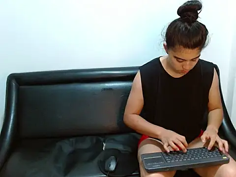 Cristalll 0925 online show from November 7, 2025, 1:43 am