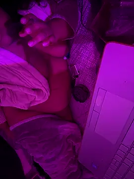 Snapshot of 1n0nlythroat chatting on October 17, 2025, 3:25 pm 1n0nlythroat online show from October 17, 2025, 3:25 pm