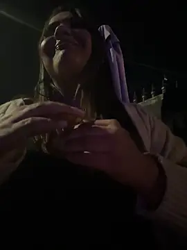 Snapshot of 1n0nlythroat chatting on October 19, 2025, 6:27 am 1n0nlythroat online show from October 19, 2025, 6:27 am