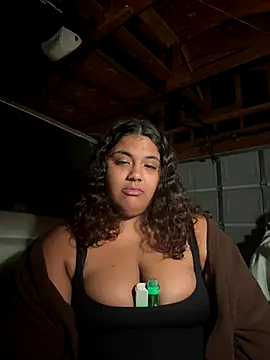 Snapshot of 1n0nlythroat chatting on November 28, 2025, 8:58 am 1n0nlythroat online show from November 28, 2025, 8:58 am