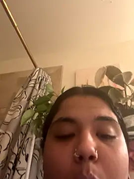 Snapshot of 1n0nlythroat chatting on December 18, 2025, 1:33 am 1n0nlythroat online show from December 18, 2025, 1:33 am