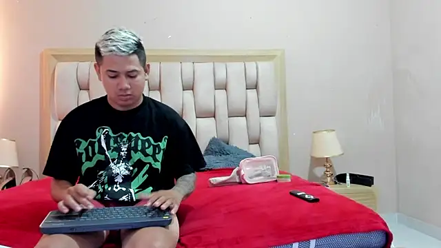 RihanandDrake online show from January 13, 2026, 2:43 pm