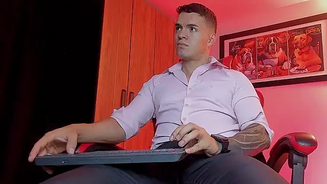 Snapshot of ALPHA_DOMINUS_ chatting on January 19, 2026, 4:05 am ALPHA DOMINUS online show from January 19, 2026, 4:05 am