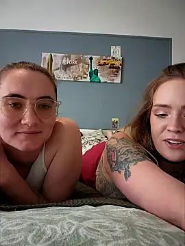 Snapshot of AndHerXO chatting on January 15, 2026, 1:14 pm AndHerXO online show from January 15, 2026, 1:14 pm