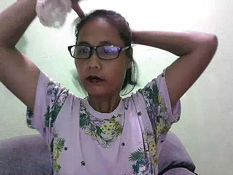 Snapshot of HotLadyPinay32 chatting on February 27, 2026, 8:19 pm HotLadyPinay32 online show from February 27, 2026, 8:19 pm