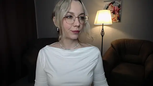 Snapshot of Ava_Elior chatting on April 7, 2026, 11:34 am Ava Elior online show from April 7, 2026, 11:34 am